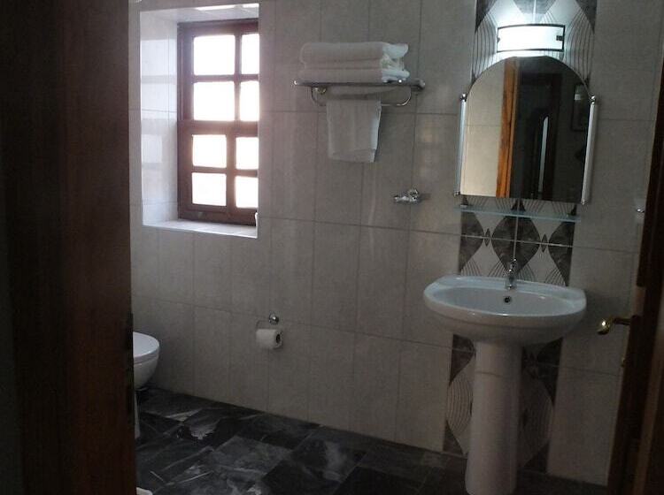 اتاق لوکس با چشمانداز شهر, Urcu