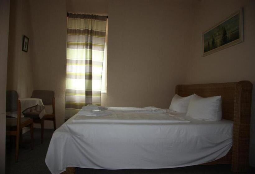 חדר סטנדרט לארבעה, Zum Goldenen Stern