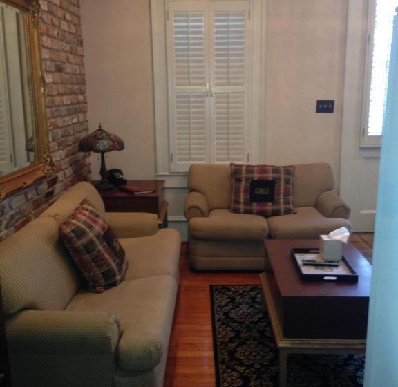 2 Bedroom Apartment, Chateau Orleans