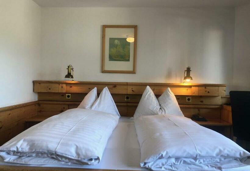 Номер Стандарт с Балконом, Arena Guesthouse