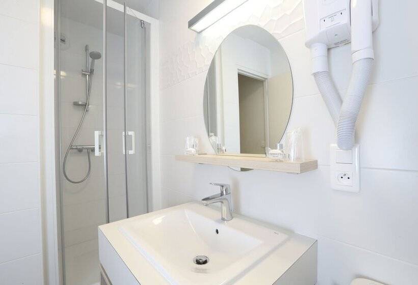 Четырехместный Номер Стандарт Вид на Море, Hôtel Miléade De La Plage   Binic