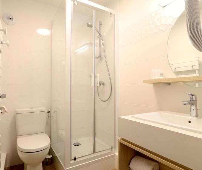 Номер Стандарт Трехместный, Hôtel Miléade De La Plage   Binic