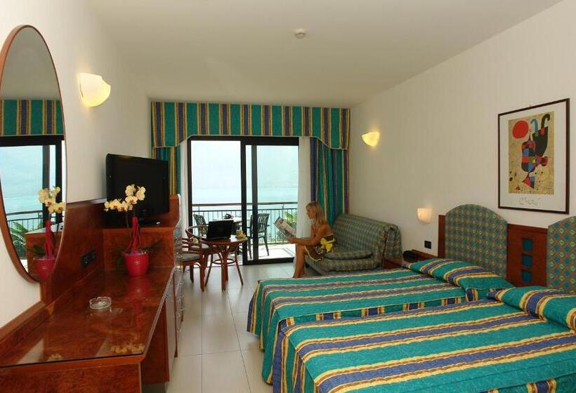 اتاق استاندارد با چشم‌انداز دریاچه, Ilma Lake Garda Resort