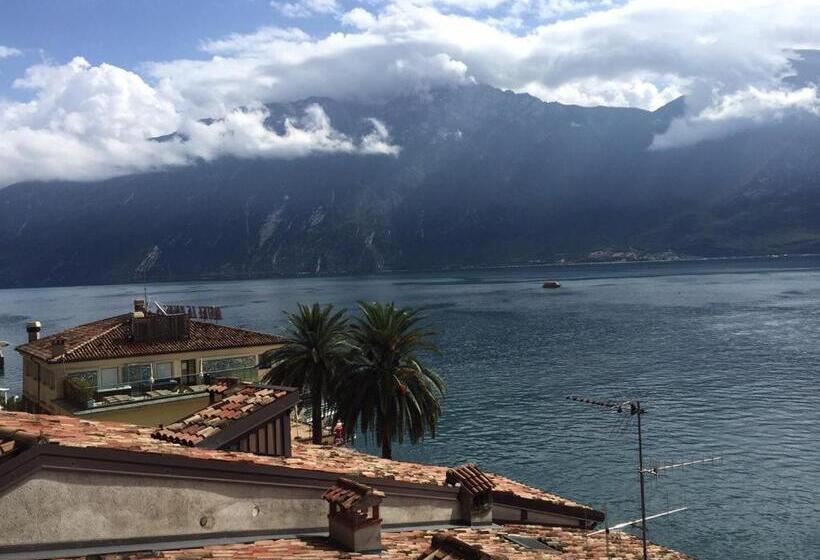غرفة سوبيريور إطلالة على البحيرة, Albergo Ristorante Montebaldo