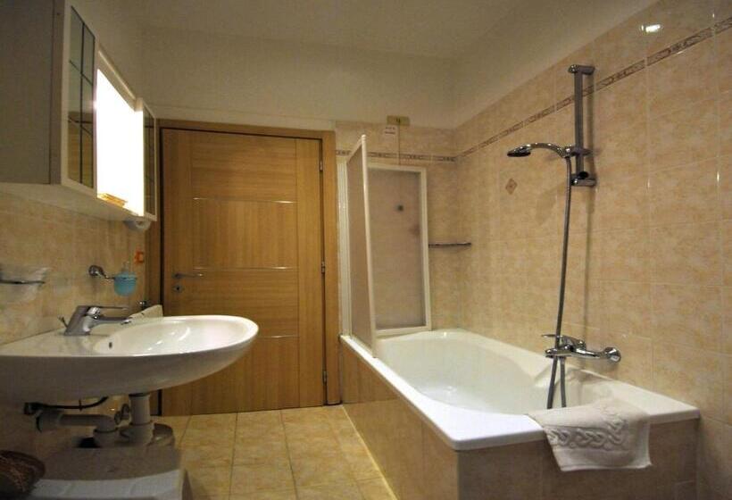 Номер Стандарт Трехместный, Alexander & Spa