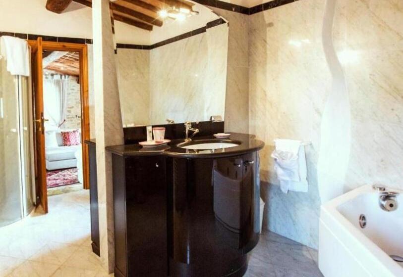 جناح مزود بتراس, Borgo Livernano