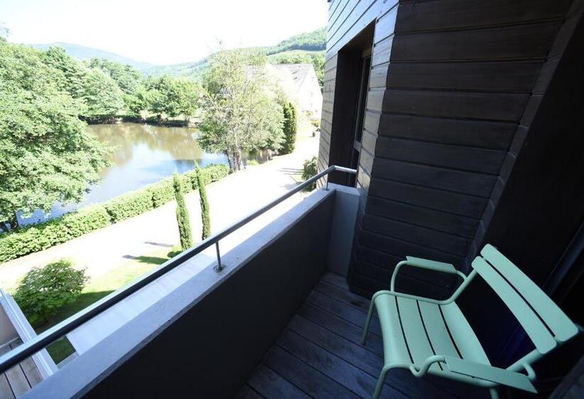Superior room with lake view, Les Rives
