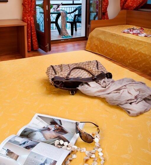 اتاق استاندارد چهار تخته, Merano