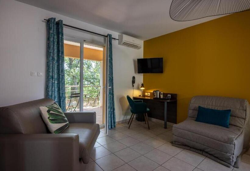 Номер Стандарт Трехместный, The Originals City, Hôtel Côté Sud, Marseille Est
