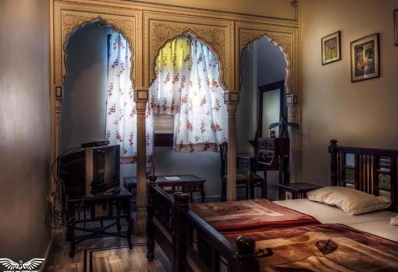 デラックスルーム, Krishna Palace   A Heritage
