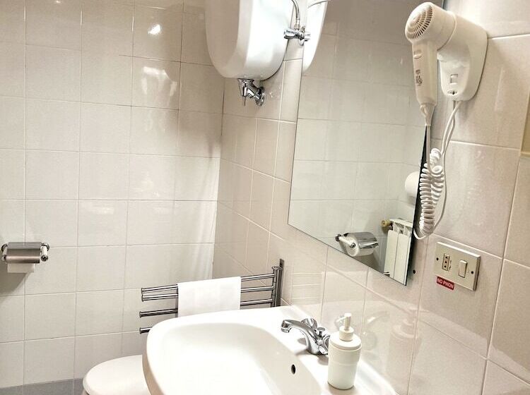 اتاق استاندارد سه نفره, Piccolo Hotel Etruria