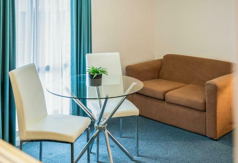 اتاق سوپریور, Garden City Motor Inn