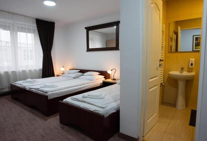 스탠다드 트리플 룸, Carnival City Hotel Oradea