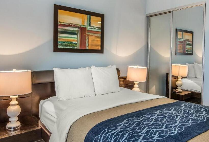 اتاق استاندارد با چشم‌انداز استخر, Comfort Inn & Suites