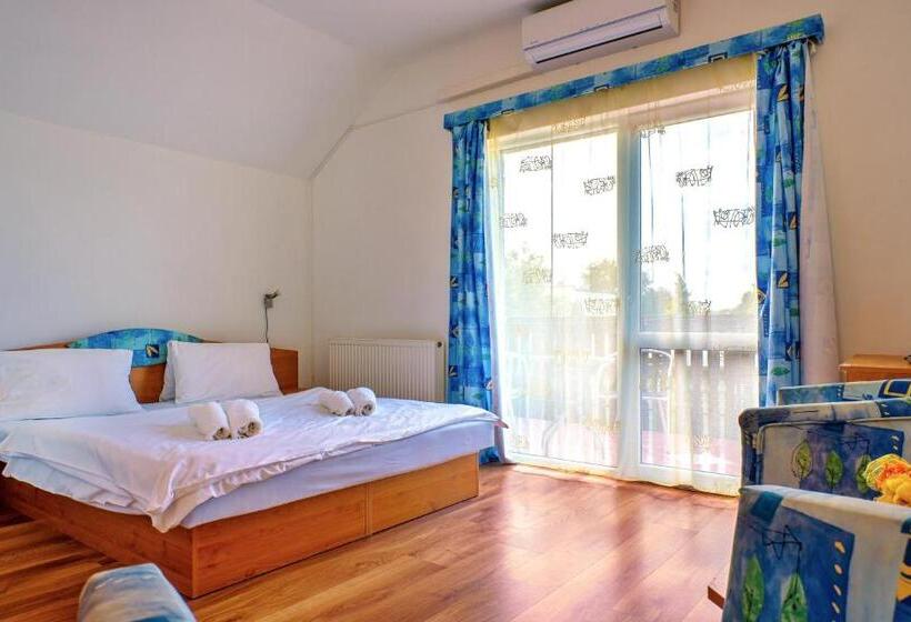 Habitación Triple Estándar, Penzión Quatro Ii 250m Od Kúpaliska
