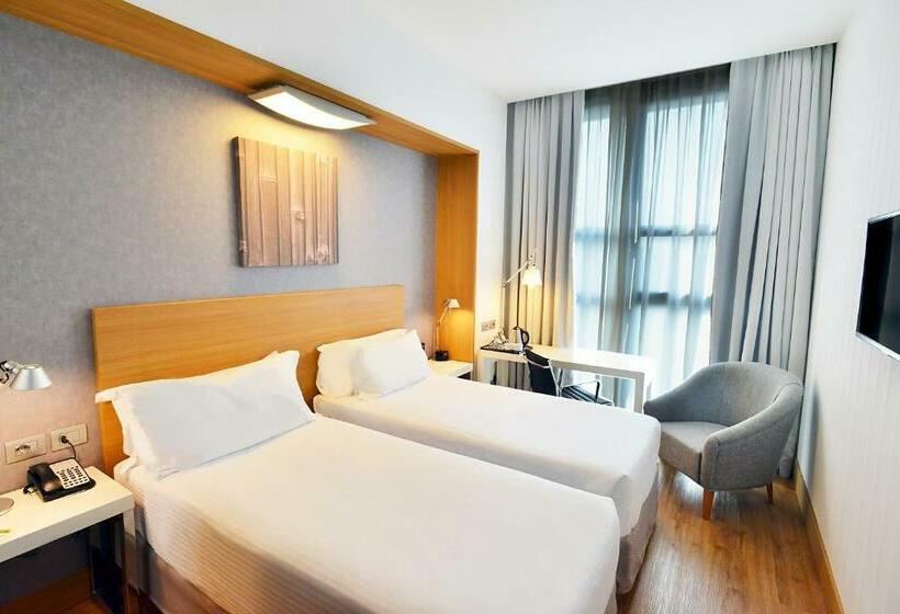 장애인을 위한 스탠다드 룸, Hilton Garden Inn Milan North