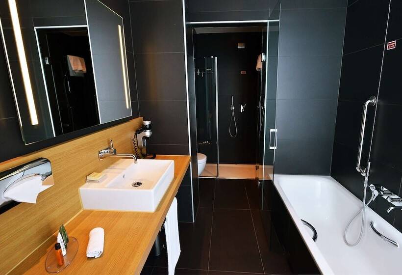 디럭스 룸, Hilton Garden Inn Milan North
