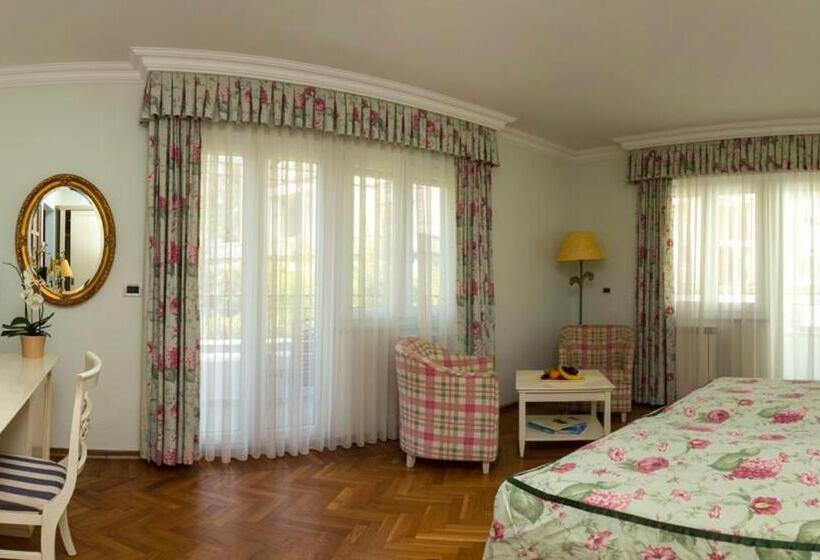 اتاق سوپریور با بالکن, Miramar