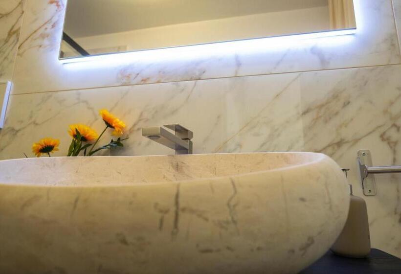 اتاق استاندارد با چشم‌انداز استخر, Luxury B&b La Riserva Dannunziana