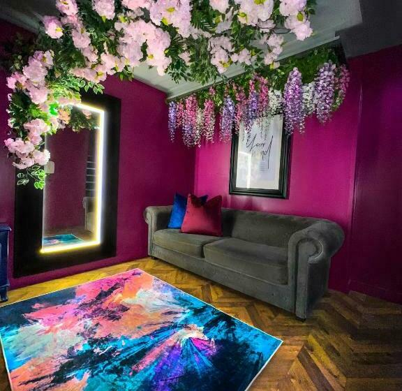 Апартаменты 1 Спальня, The Ultimate Hen Suite With Bar & Makeup Room