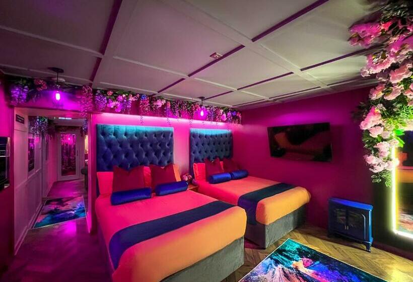 Апартаменты 1 Спальня, The Ultimate Hen Suite With Bar & Makeup Room