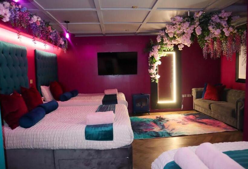 Апартаменты 1 Спальня, The Ultimate Hen Suite With Bar & Makeup Room