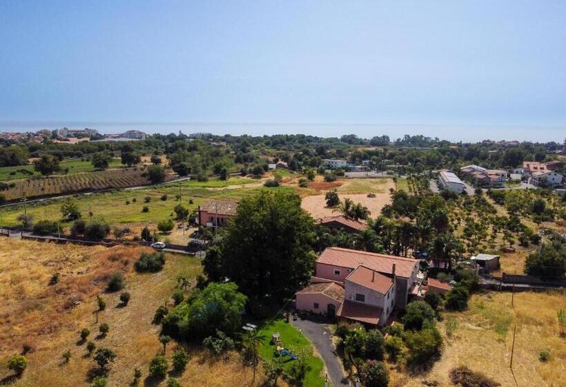 إستوديو سوبيريور, Villa Nadira