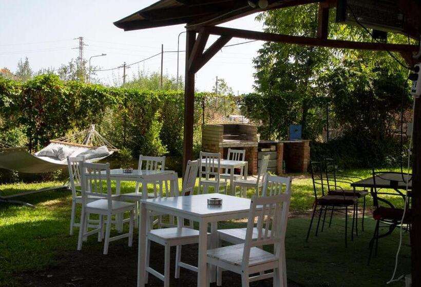 إستوديو سوبيريور, Villa Nadira
