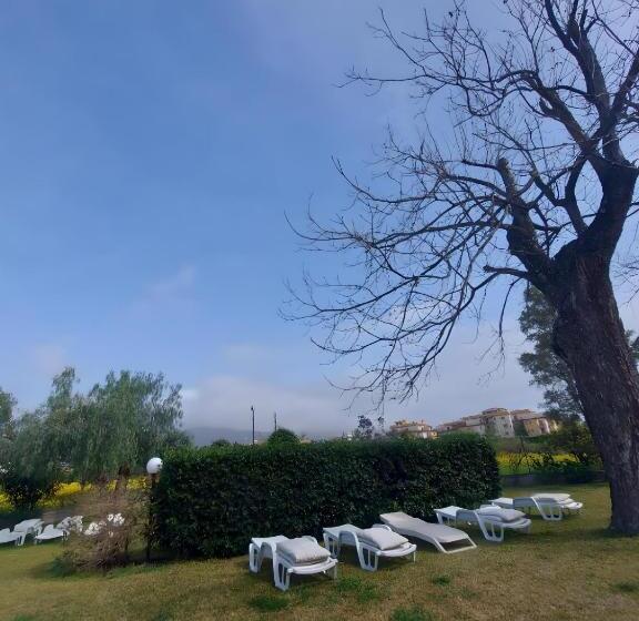 إستوديو سوبيريور, Villa Nadira