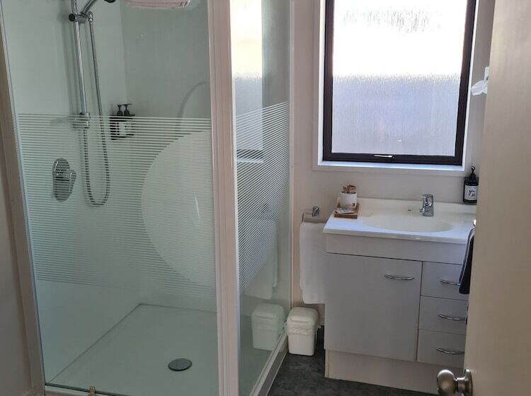 דירת חדר, Arran Motel