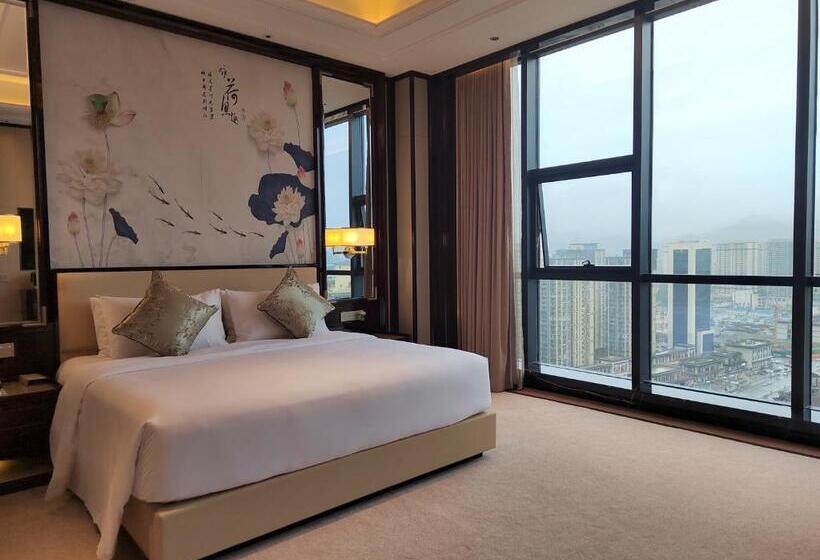 Люкс Клуб, Wyndham Grand Tongren Downtown