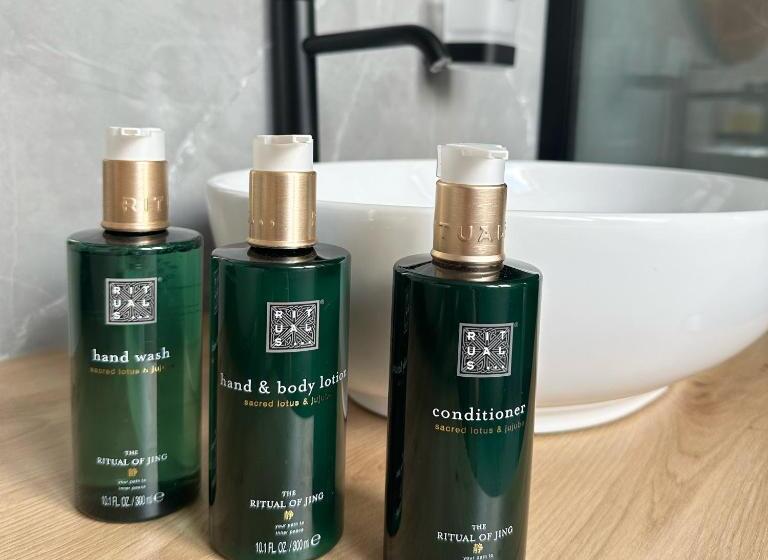 سوئیت راحتی, Horal