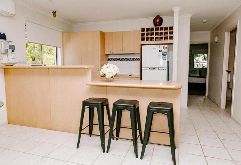 Апартаменты 2 Спальни с Бассейном, Offshore Noosa Resort