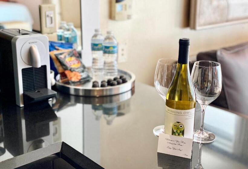 Люкс Кровать Кинг, Boutique Suites 3 Min Walk To Beach