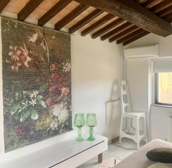 اتاق لوکس با تخت بزرگ, Borgo Crispiero