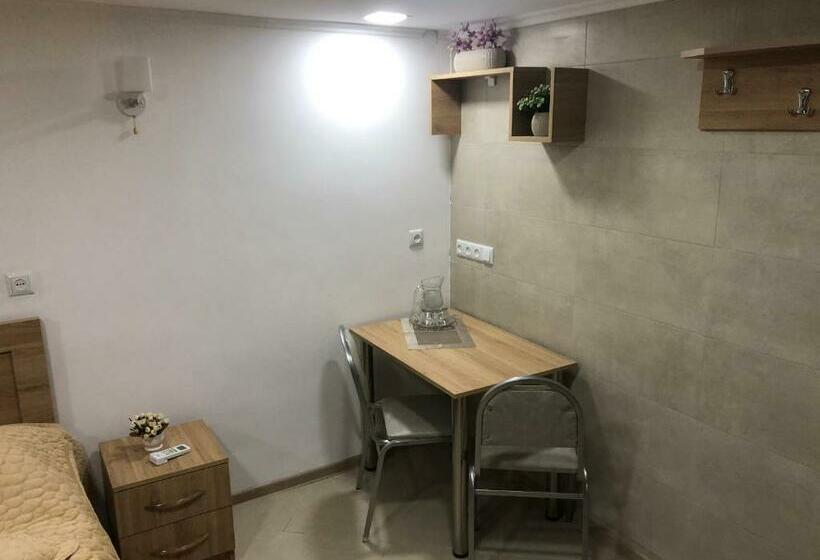 اتاق اکونومی, Guesthouse Batu