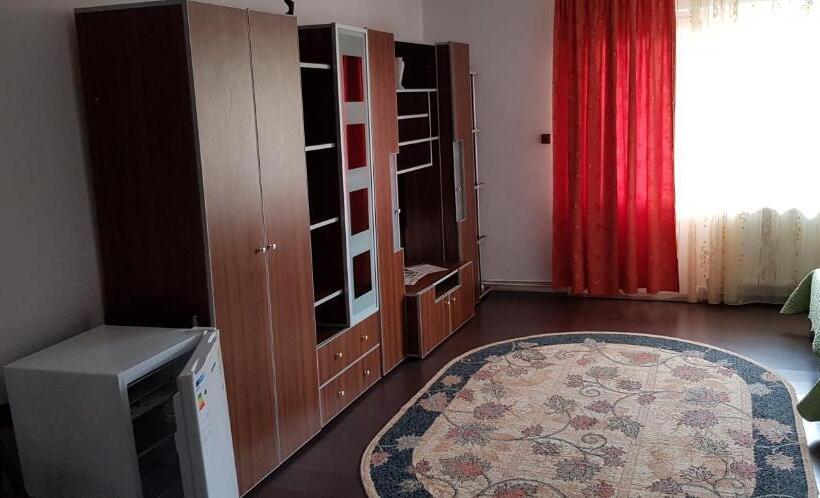 Трехместный Номер Стандарт с Балконом, Pensiunea Casa Beatrice Bran