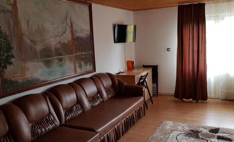 Трехместный Номер Стандарт с Балконом, Pensiunea Casa Beatrice Bran
