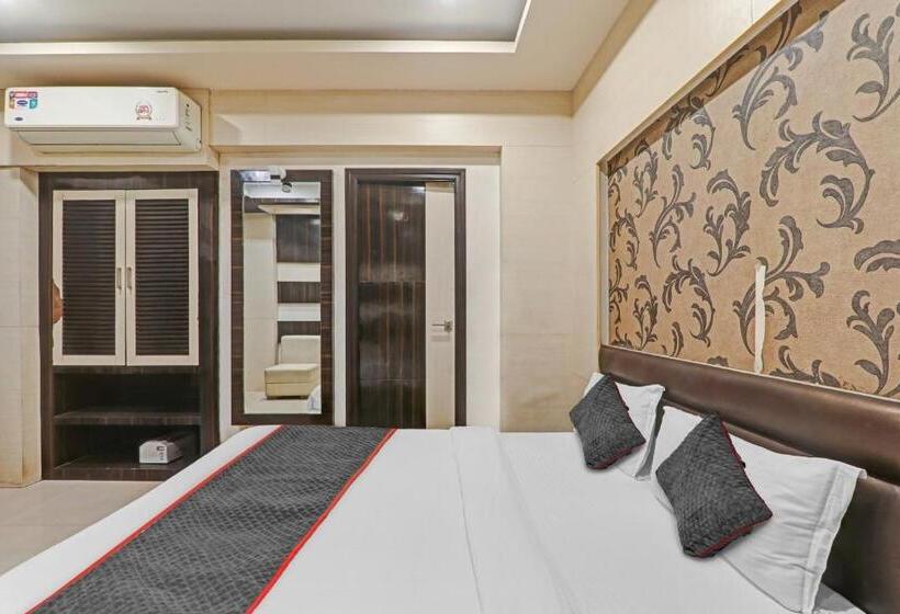اتاق لوکس سه تخته, Townhouse 1182 Hotel Tirupati Galaxy