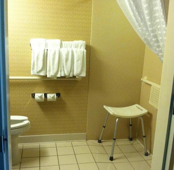 适合残疾人使用的标准间, Country Inn & Suites By Radisson, Fredericksburg South I 95 , Va