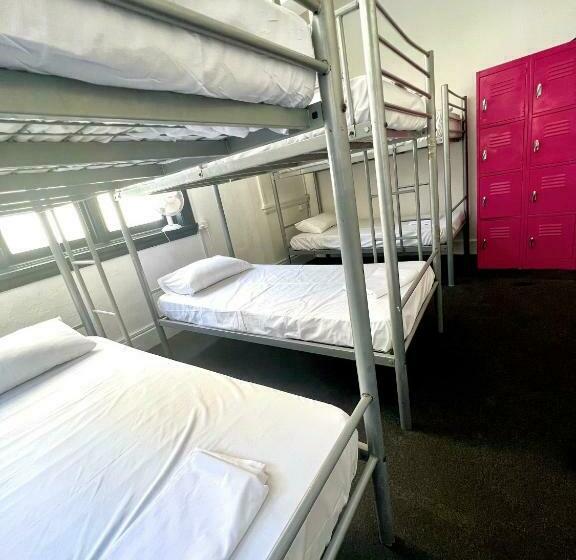 共同バス付シェアルーム, The Downing Hostel