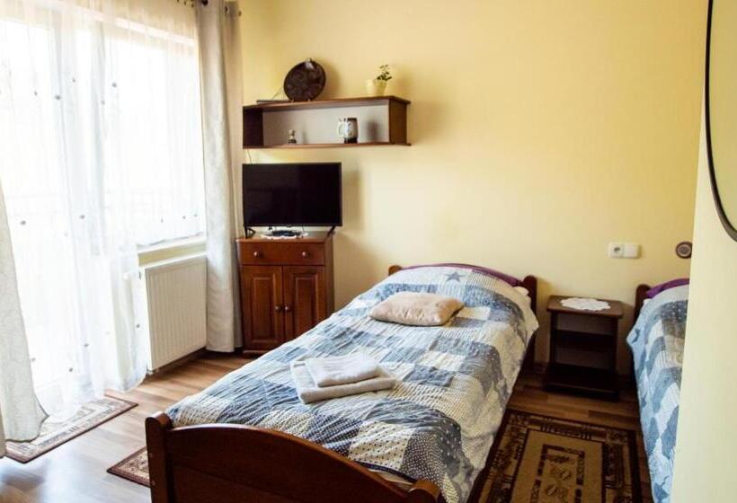 Quarto Estandar, Willa Bliska