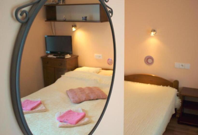 Quarto Estandar, Willa Bliska