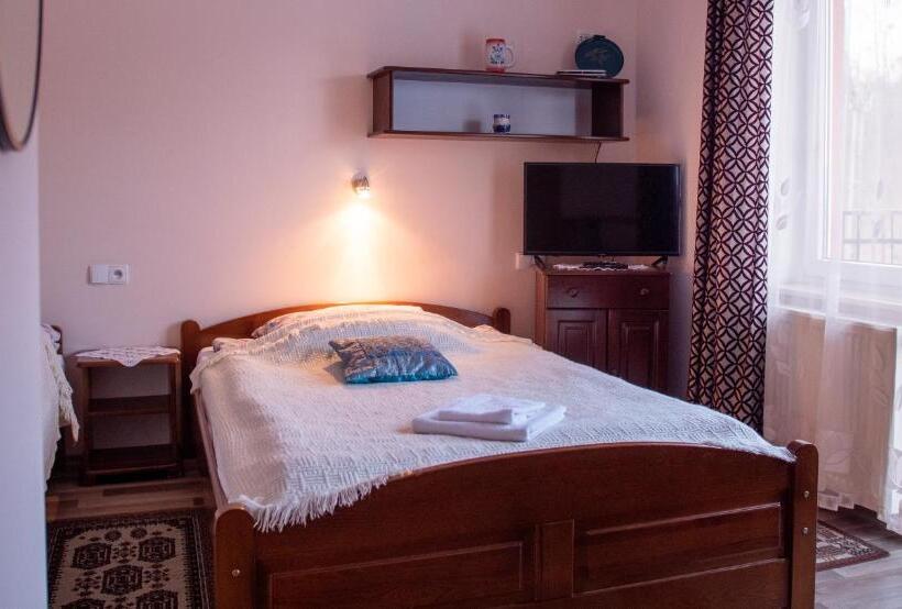Quarto Estandar, Willa Bliska