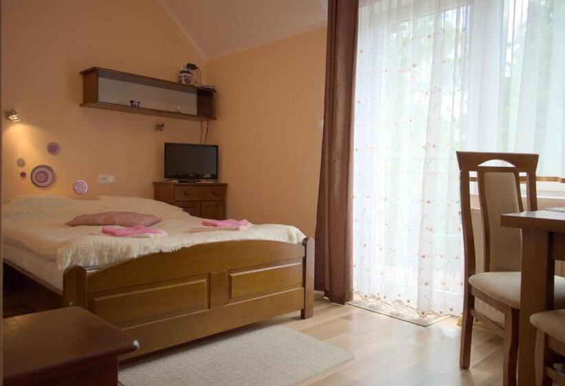 Quarto Triplo Estandar, Willa Bliska