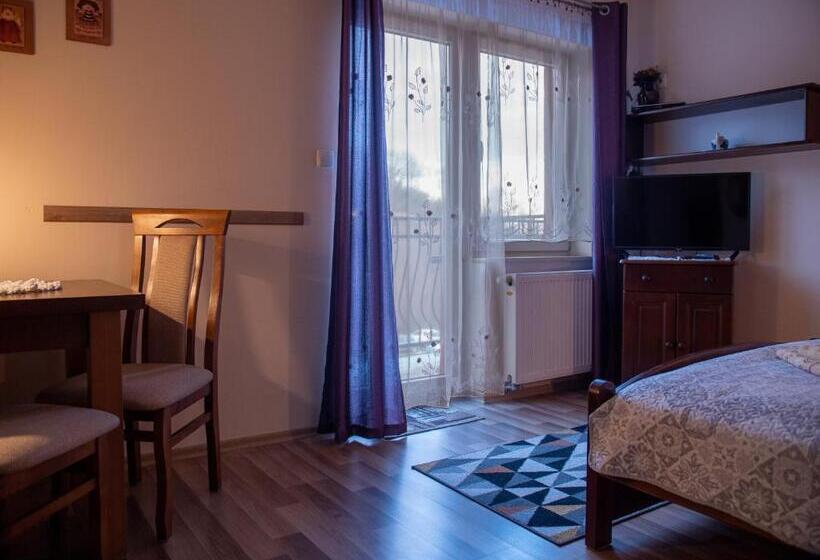 Quarto Triplo Estandar, Willa Bliska