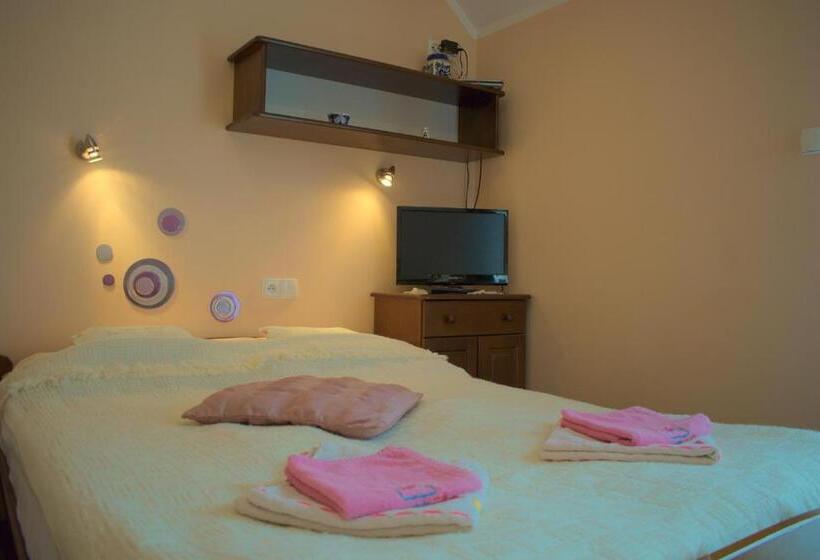 Quarto Familiar, Willa Bliska