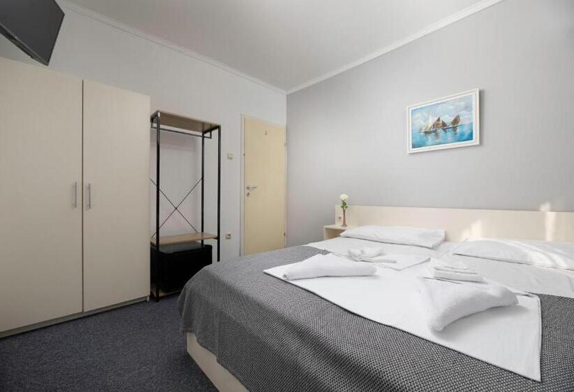 Семейный Номер, Meliores Rooms & Restaurant