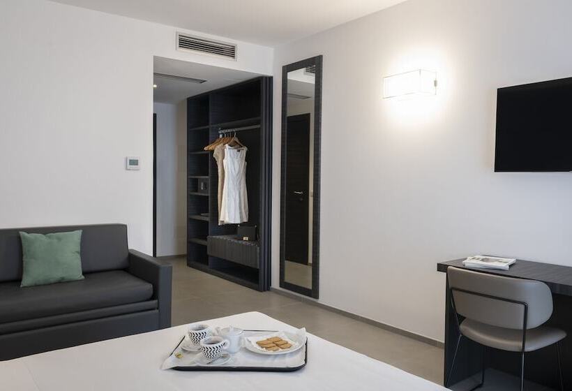 Трехместный Номер Deluxe Вид на Море, Resort La Battigia Beach & Spa