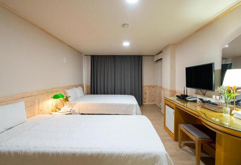 Номер Стандарт Трехместный, New Jeju